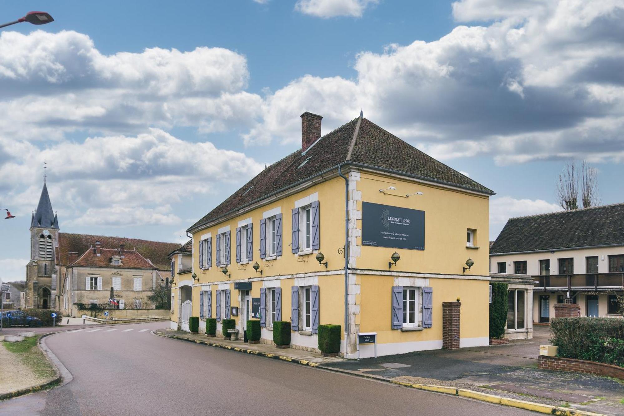 Logis Hotel & Restaurant Le Soleil D'Or Montigny-la-Resle Exterior photo